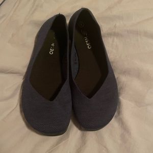 Oesh Dream Ballet Flats blue womens 8 (see description, photos re: wear on sole)